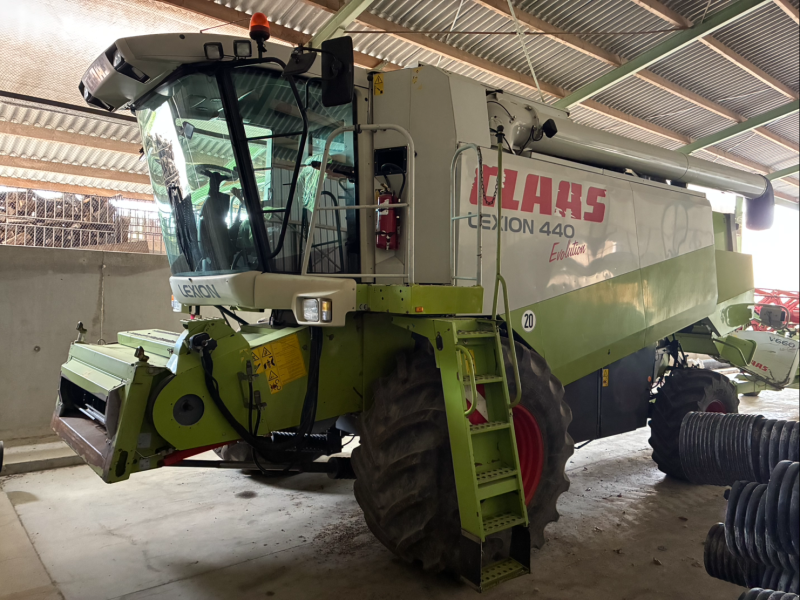 Mähdrescher типа CLAAS LEXION 440 EVOLUTION, Gebrauchtmaschine в ST CLEMENT DE LA PLACE