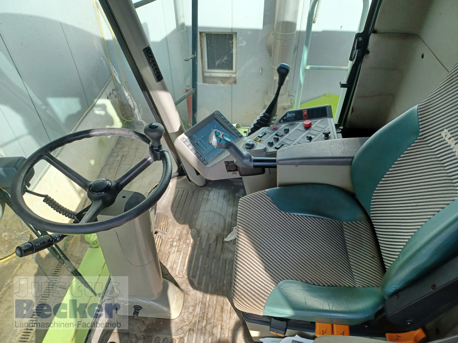 Mähdrescher of the type CLAAS Lexion 440, Gebrauchtmaschine in Weimar-Niederwalgern (Picture 7)