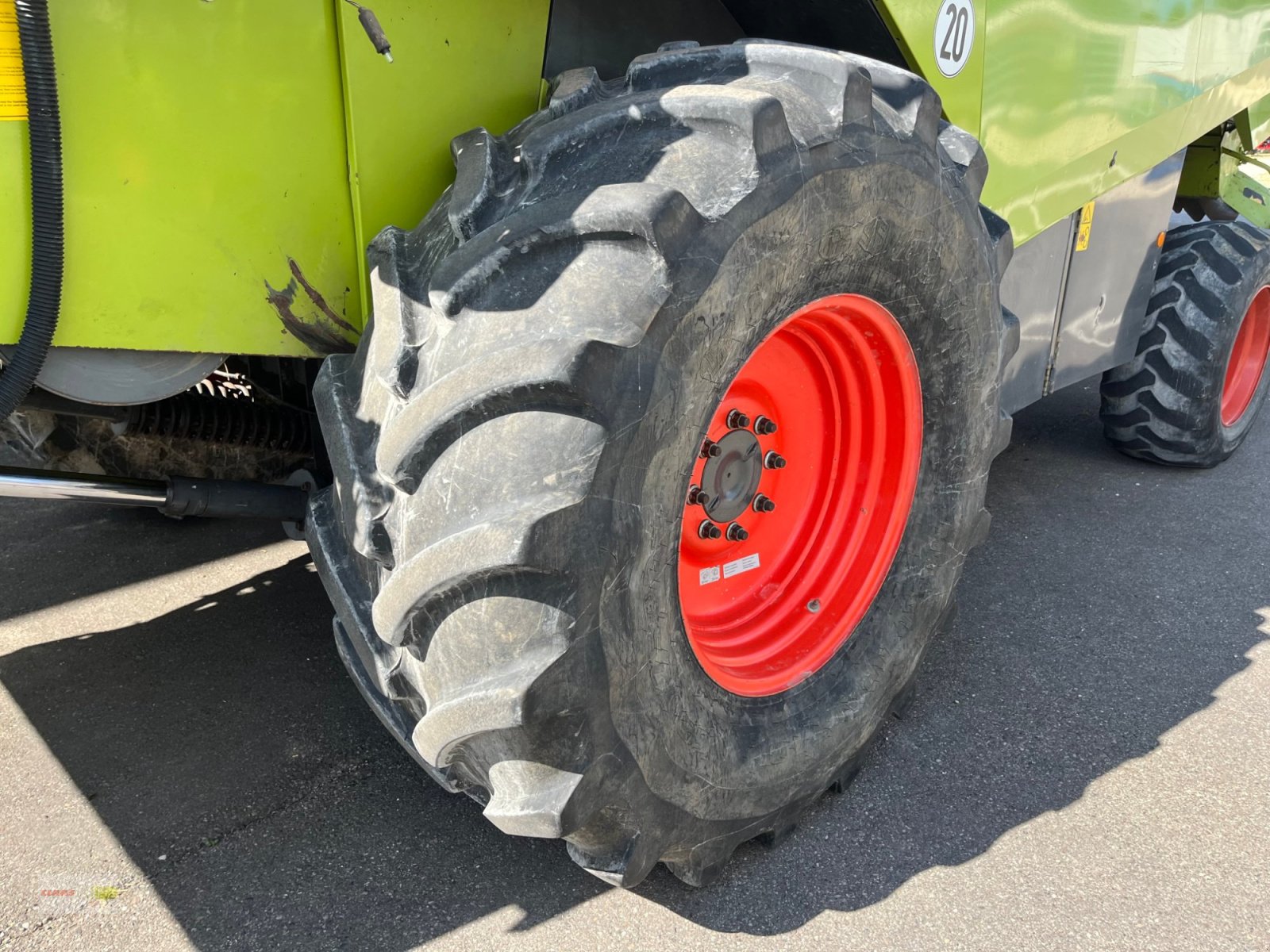 Mähdrescher des Typs CLAAS Lexion 450 REPARATURBEDÜRFTIG nach Brandschaden, Gebrauchtmaschine in Langenau (Bild 3)
