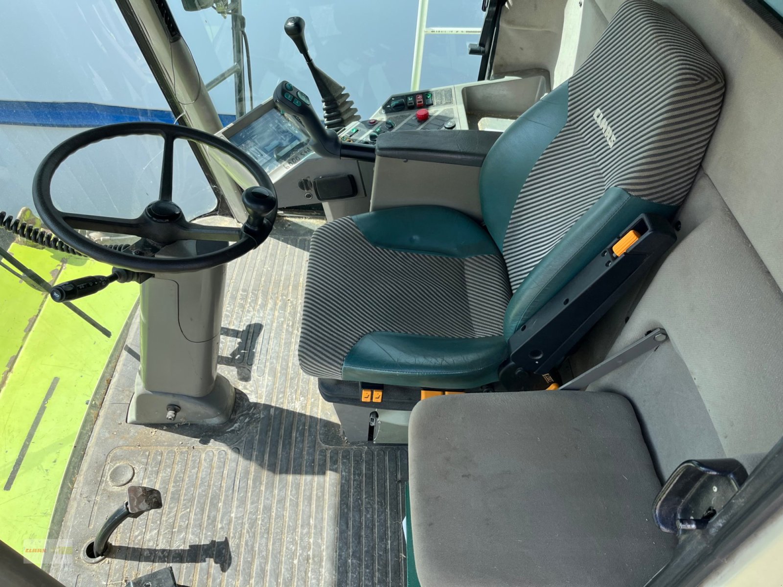 Mähdrescher des Typs CLAAS Lexion 450 REPARATURBEDÜRFTIG nach Brandschaden, Gebrauchtmaschine in Langenau (Bild 16)