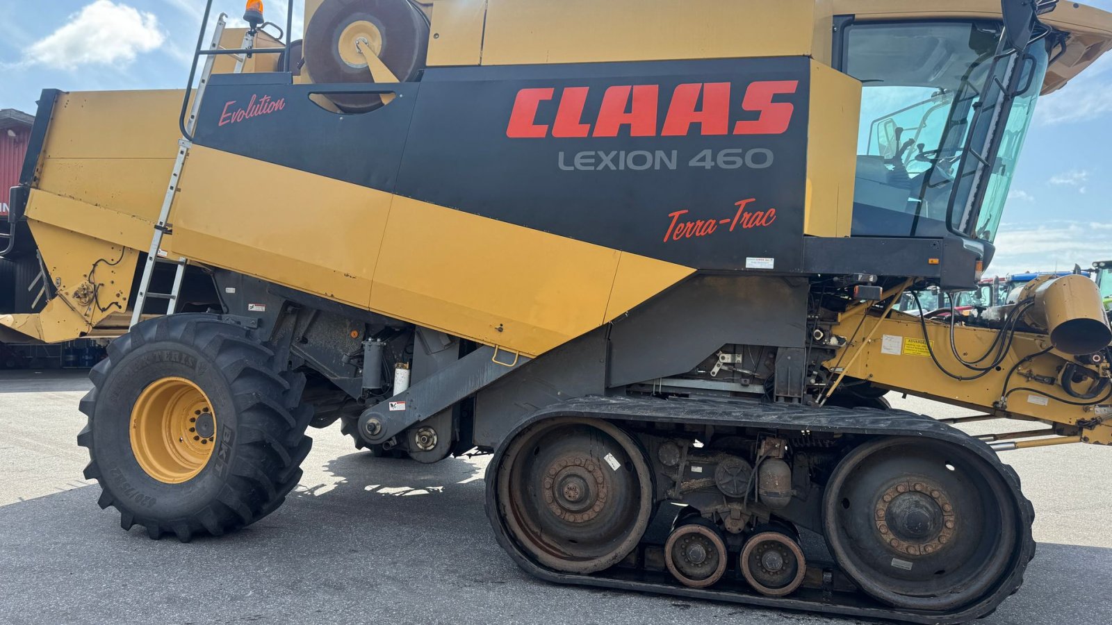 Mähdrescher des Typs CLAAS Lexion 460 EVOLUTION MED BÆLTER, 4WD OG V900 SKÆREBORD!, Gebrauchtmaschine in Nørager (Bild 9)