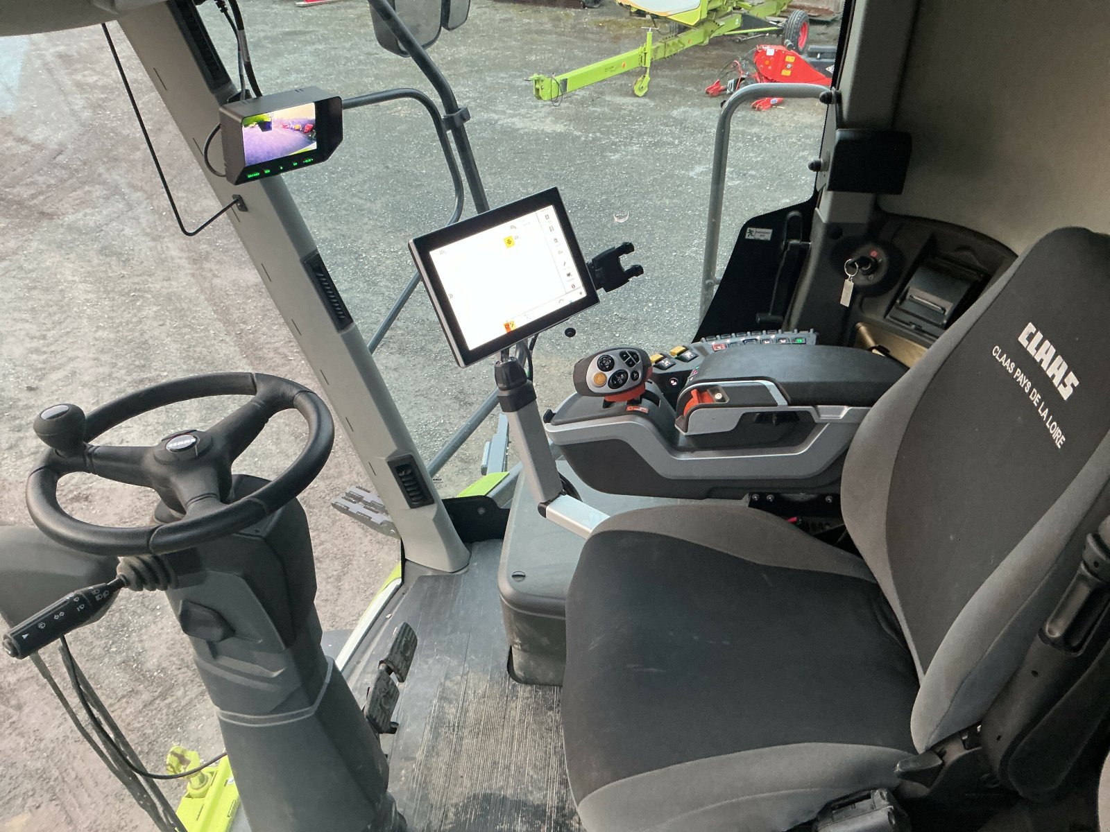 Mähdrescher vrste CLAAS LEXION 5300 OFFRE EXCLUSIVE, Gebrauchtmaschine v ST CLEMENT DE LA PLACE (Slika 2)