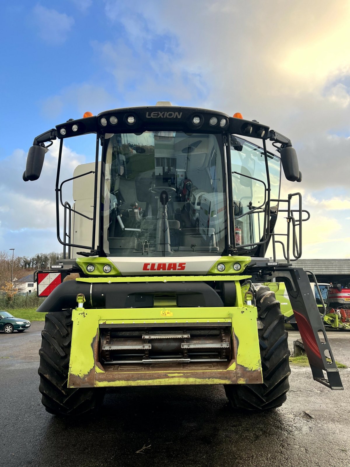 Mähdrescher des Typs CLAAS LEXION 5300 +V680, Gebrauchtmaschine in PONTIVY (Bild 4)