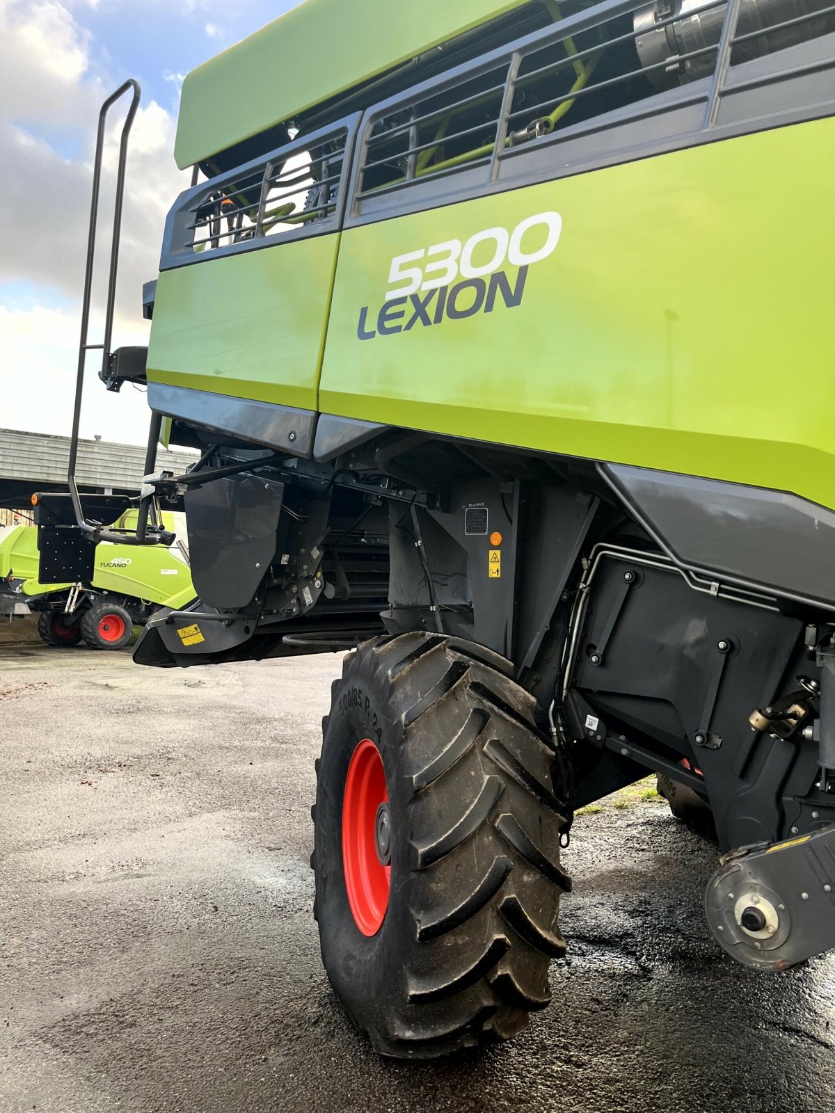 Mähdrescher des Typs CLAAS LEXION 5300 +V680, Gebrauchtmaschine in PONTIVY (Bild 7)