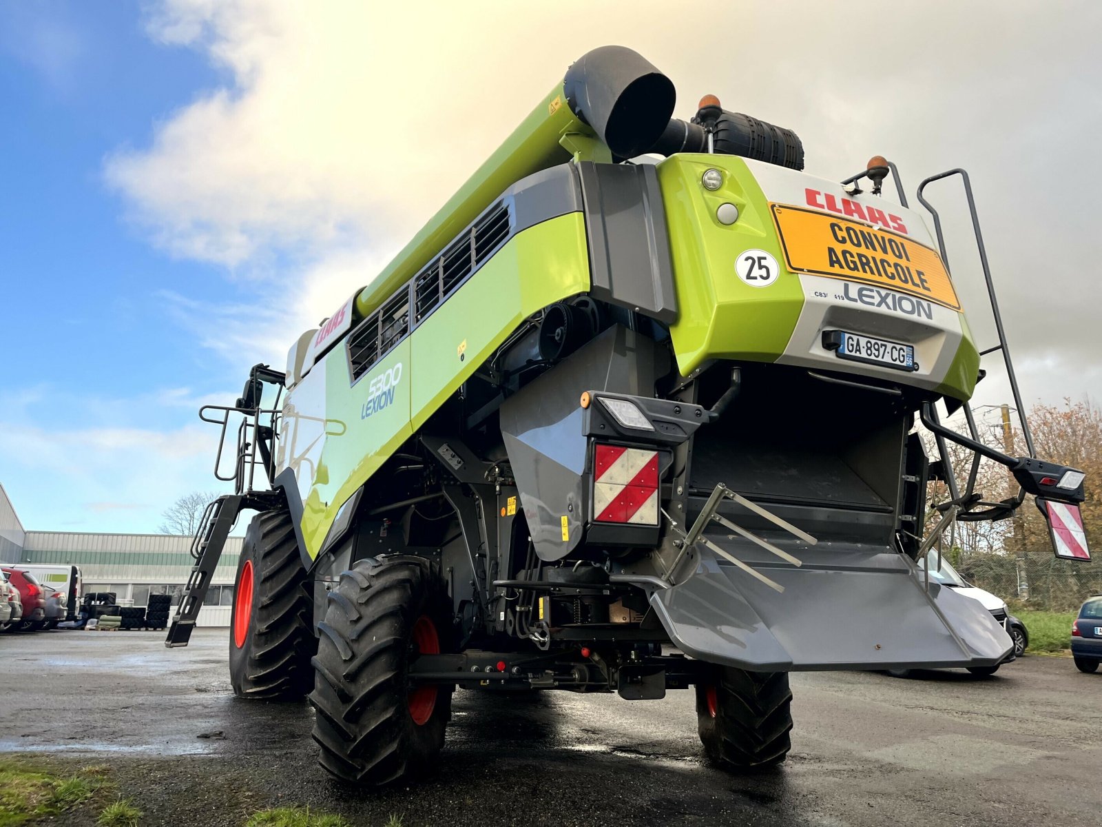 Mähdrescher des Typs CLAAS LEXION 5300 +V680, Gebrauchtmaschine in PONTIVY (Bild 8)