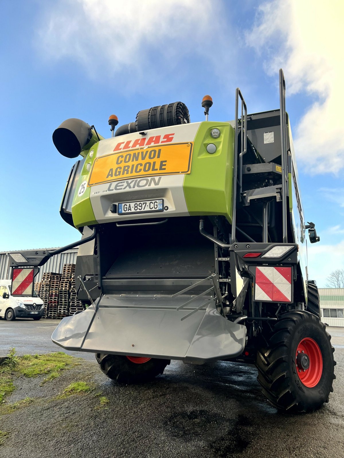 Mähdrescher des Typs CLAAS LEXION 5300 +V680, Gebrauchtmaschine in PONTIVY (Bild 9)