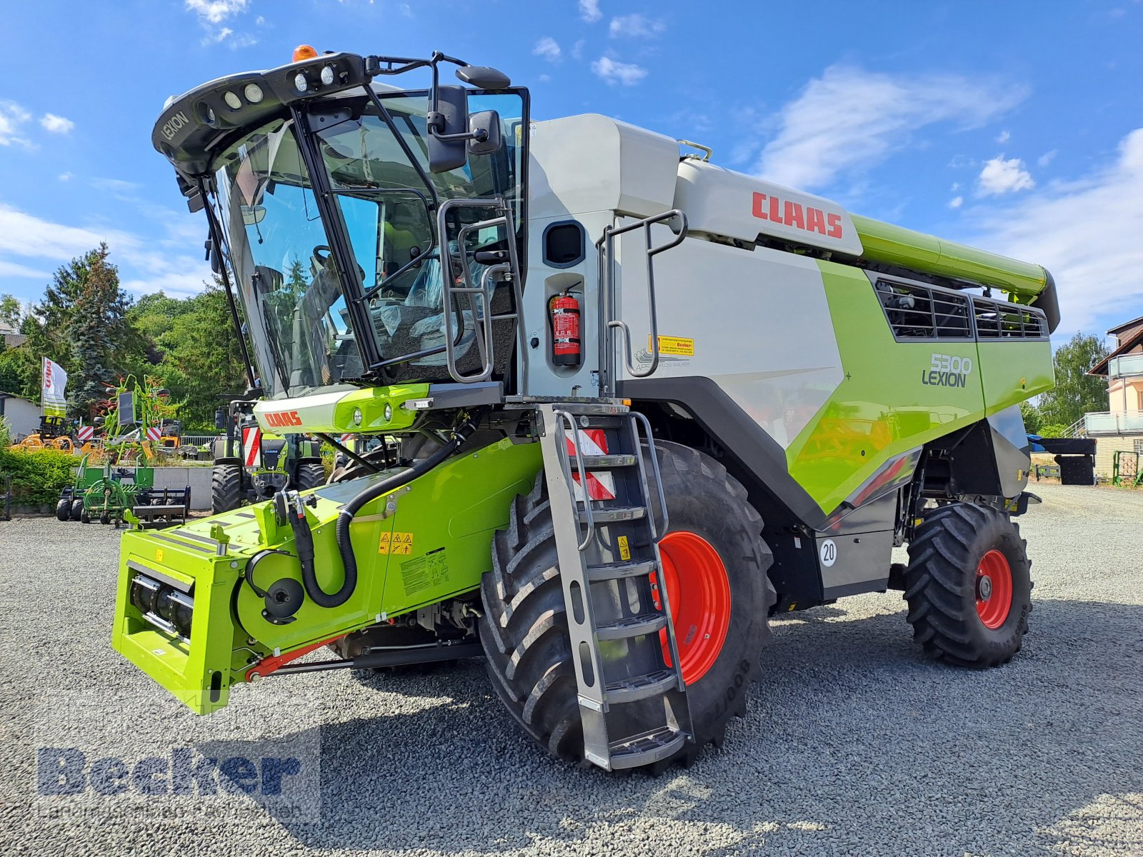 Mähdrescher des Typs CLAAS Lexion 5300, Neumaschine in Weimar-Niederwalgern (Bild 1)