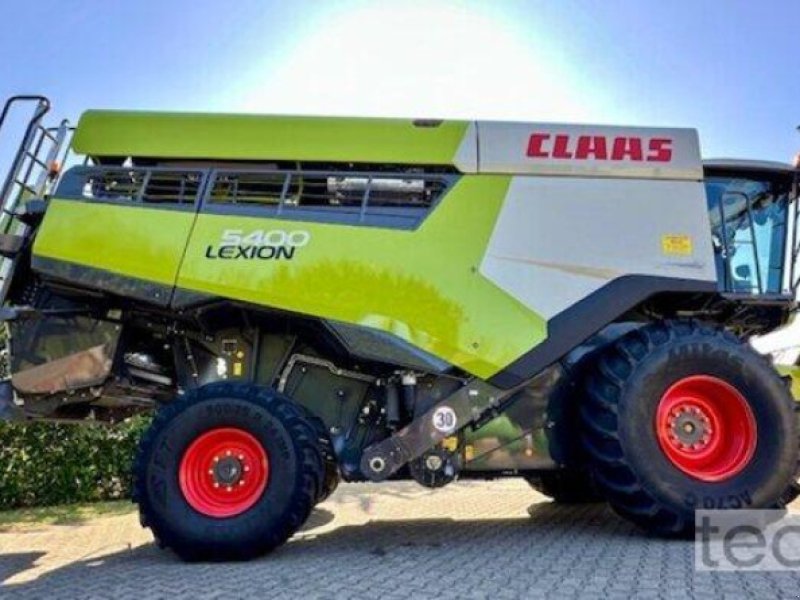 Mähdrescher des Typs CLAAS Lexion 5400 mit Schneidwerk, Vorführmaschine in Östringen (Bild 1)