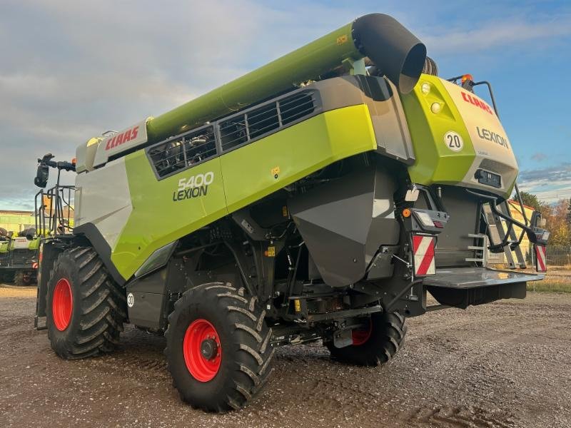 Mähdrescher of the type CLAAS LEXION 5400, Gebrauchtmaschine in Landsberg (Picture 3)