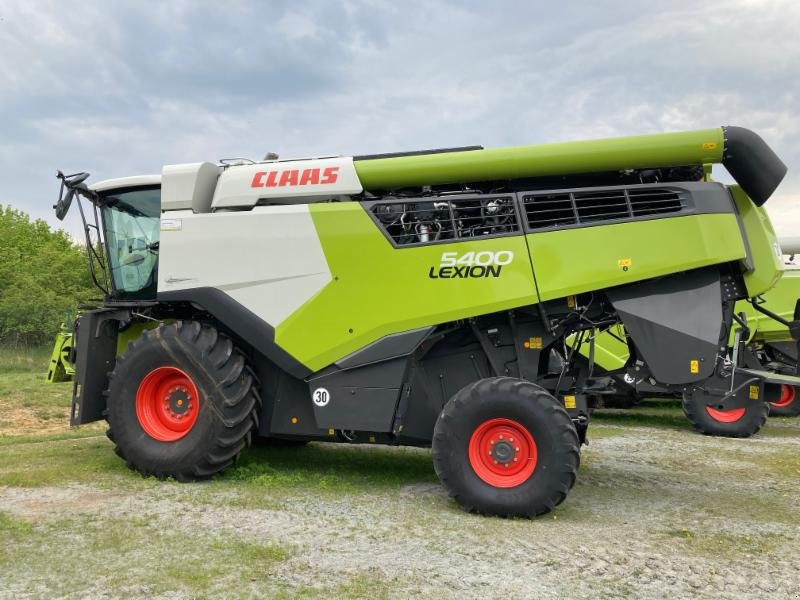 Mähdrescher des Typs CLAAS LEXION 5400, Gebrauchtmaschine in Schwülper (Bild 11)