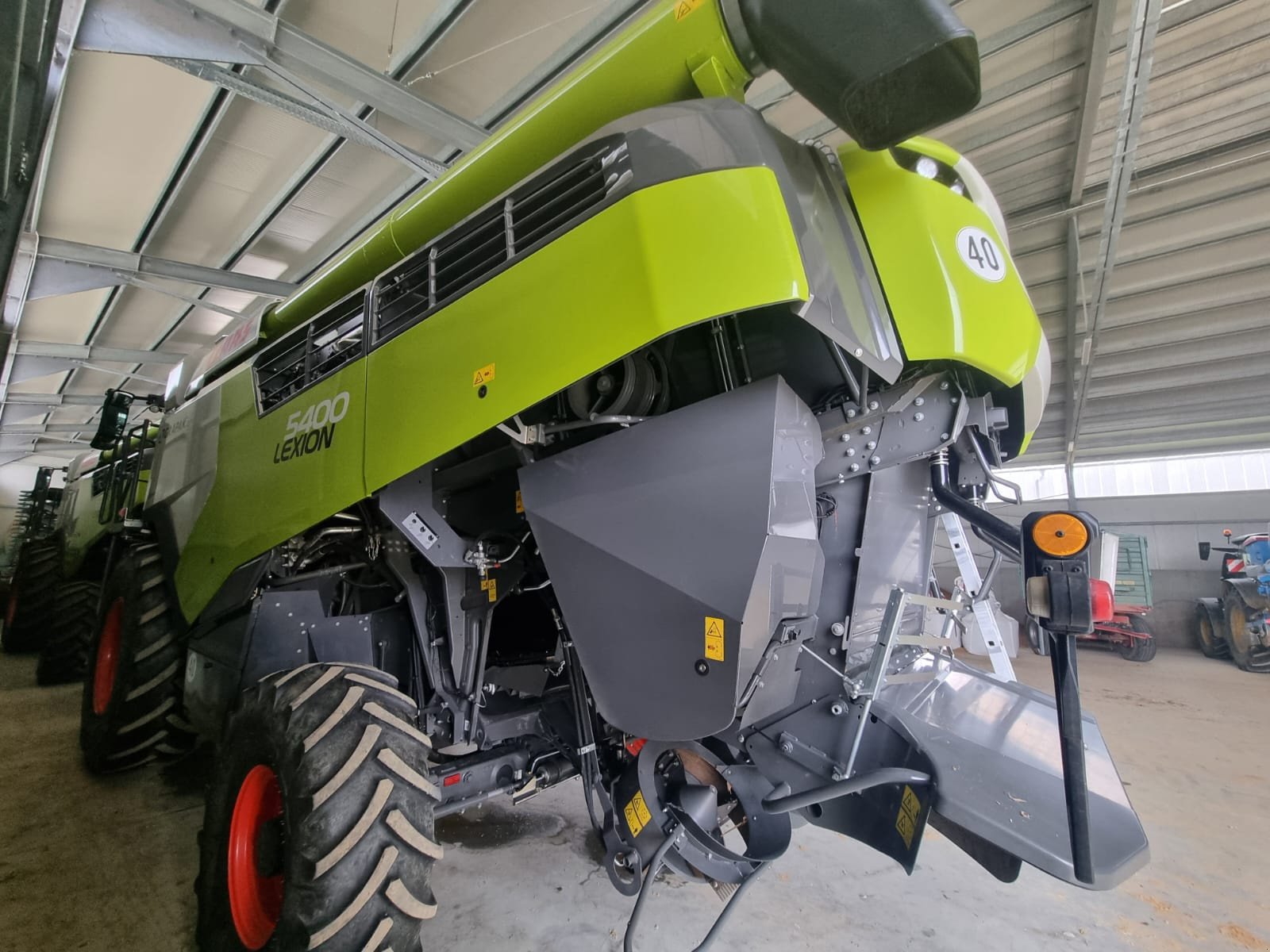 Mähdrescher des Typs CLAAS LEXION 5400, Gebrauchtmaschine in Naklo (Bild 2)
