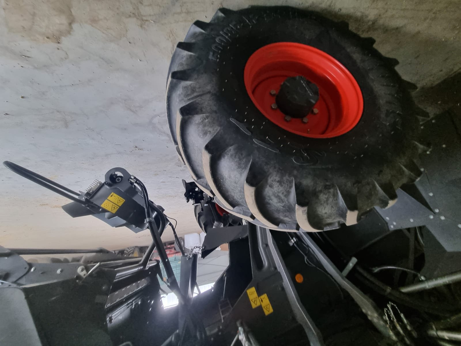 Mähdrescher des Typs CLAAS LEXION 5400, Gebrauchtmaschine in Naklo (Bild 3)