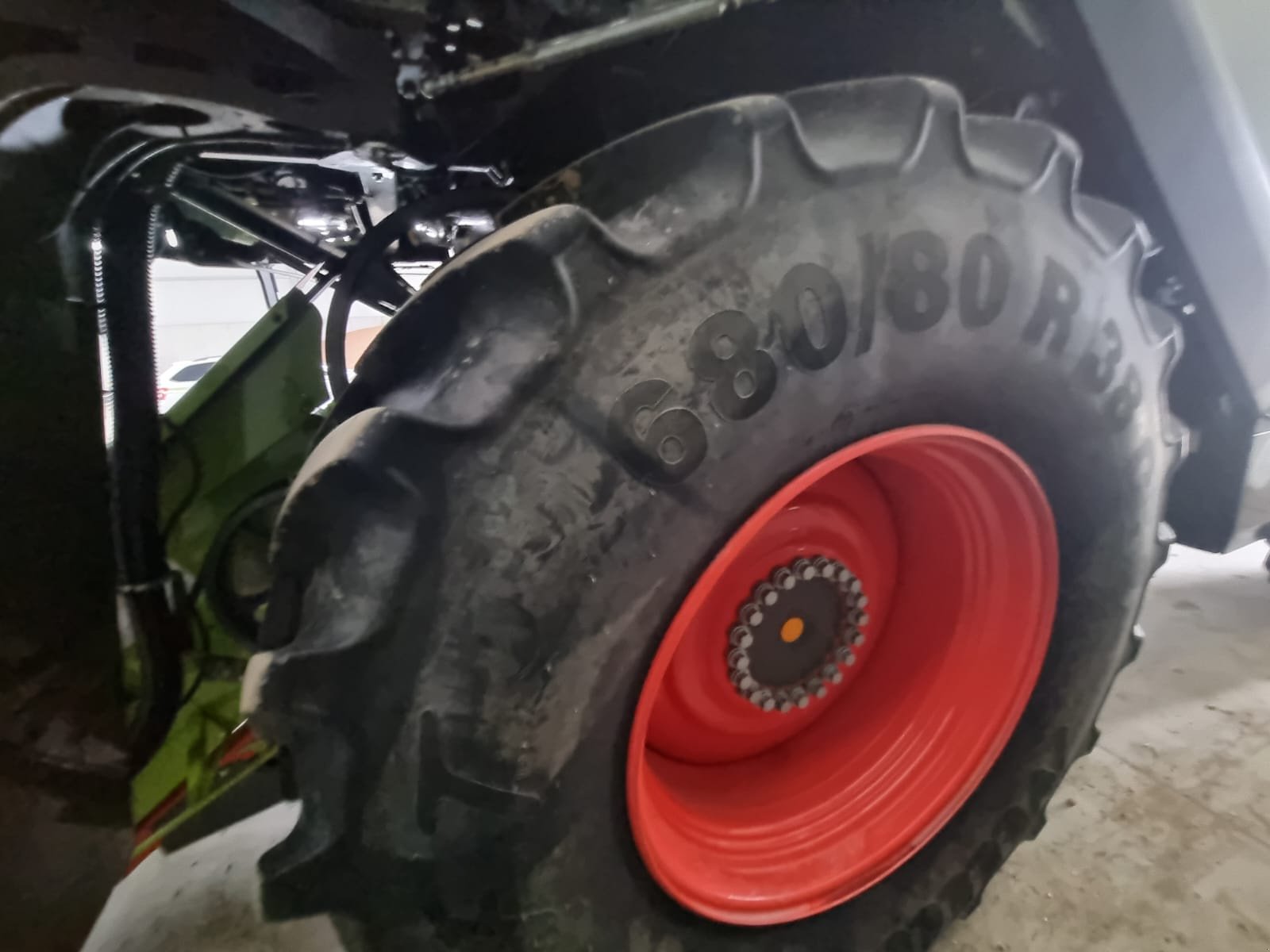 Mähdrescher des Typs CLAAS LEXION 5400, Gebrauchtmaschine in Naklo (Bild 4)