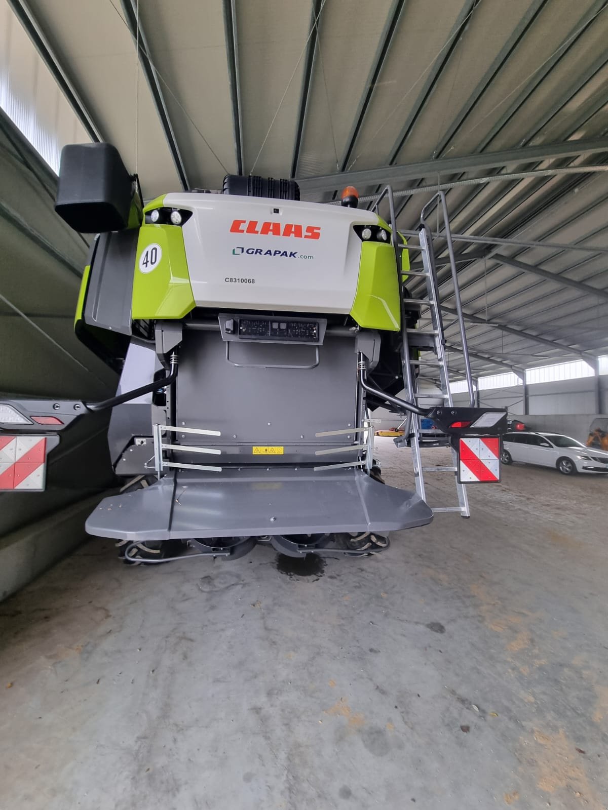 Mähdrescher des Typs CLAAS LEXION 5400, Gebrauchtmaschine in Naklo (Bild 11)