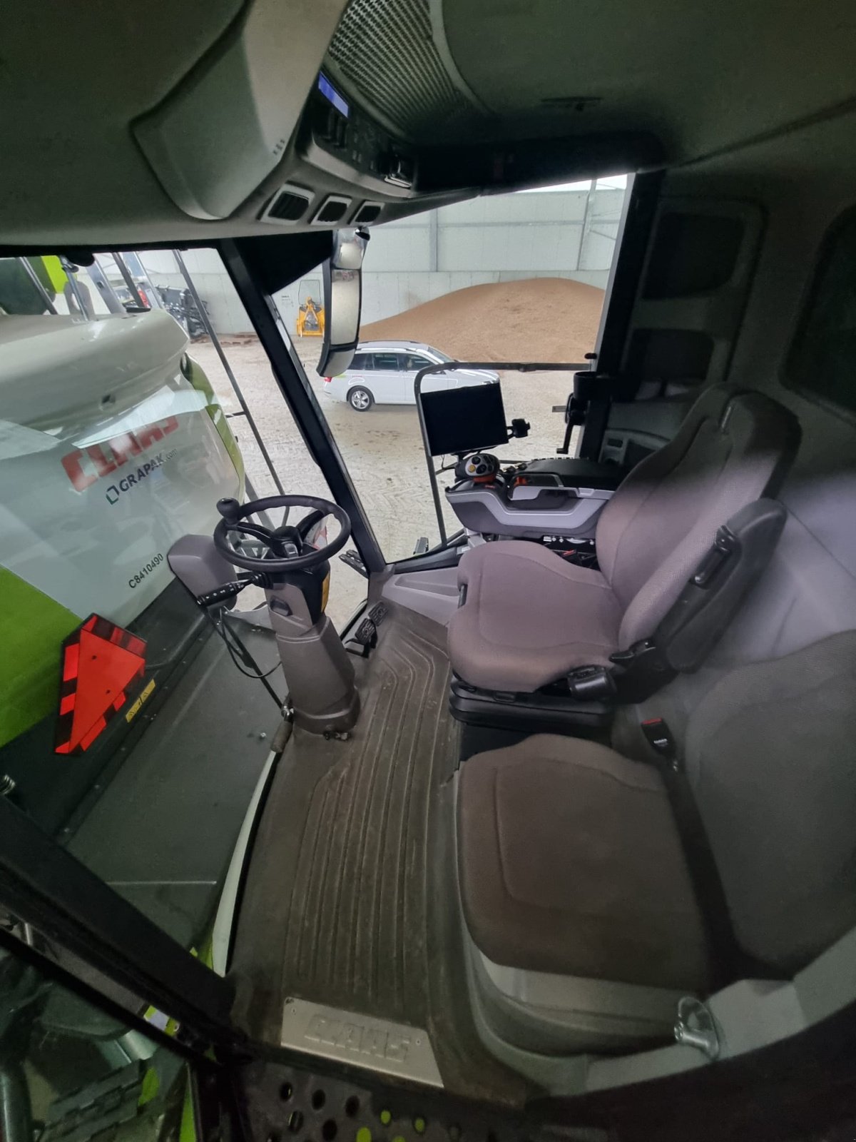 Mähdrescher des Typs CLAAS LEXION 5400, Gebrauchtmaschine in Naklo (Bild 15)