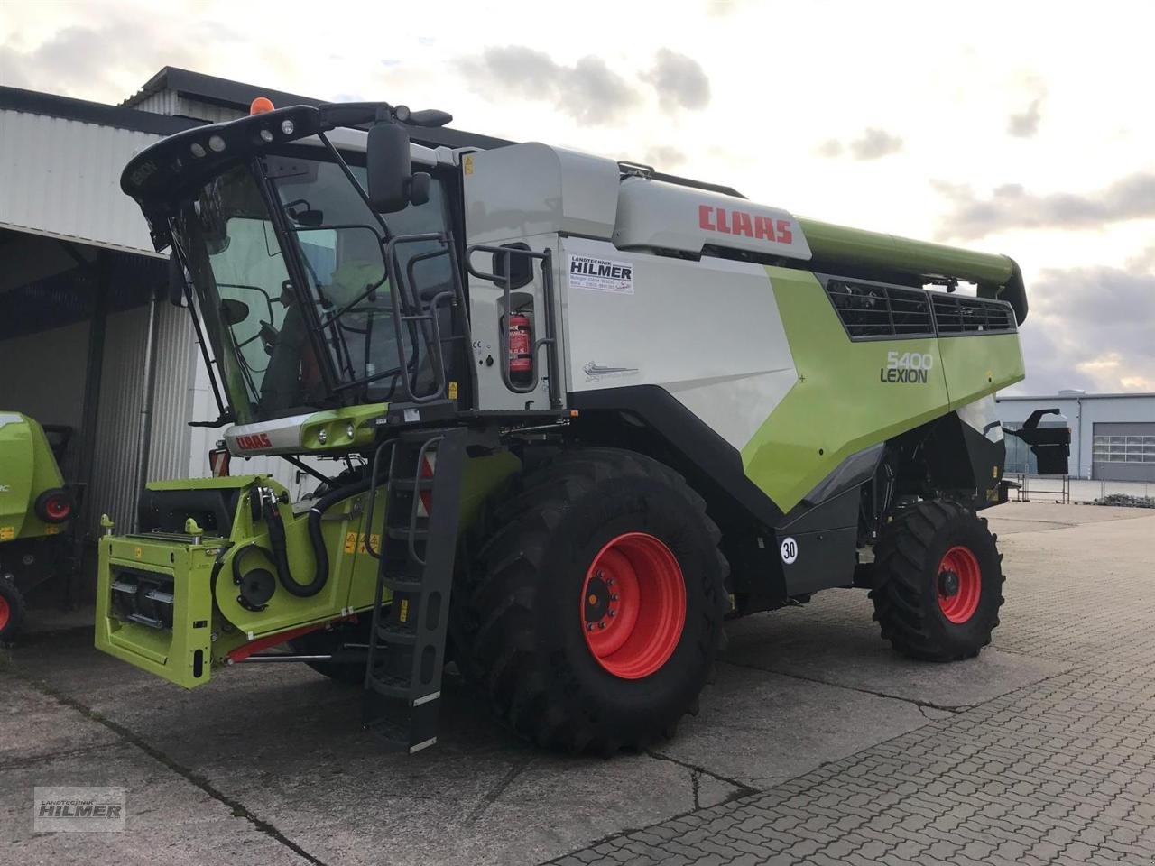 Mähdrescher of the type CLAAS Lexion 5400, Gebrauchtmaschine in Moringen (Picture 1)