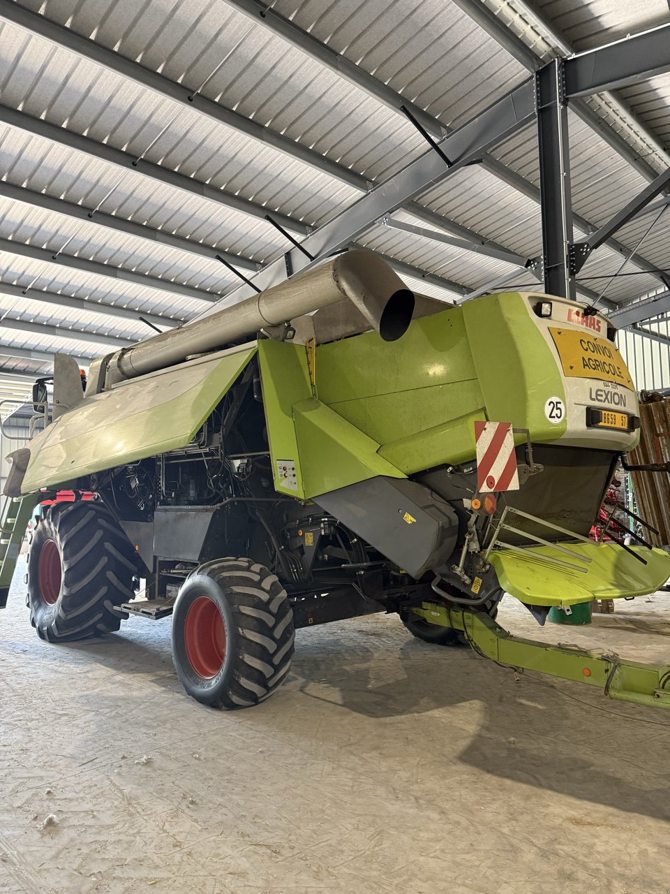 Mähdrescher of the type CLAAS LEXION 560, Gebrauchtmaschine in Lérouville (Picture 4)