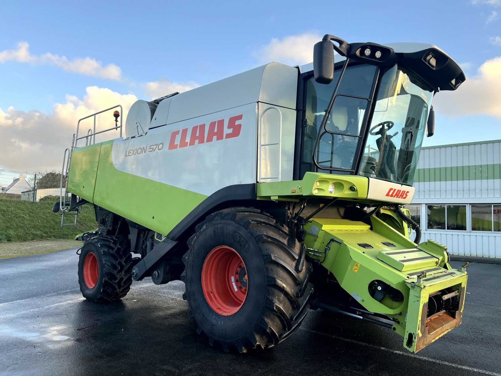 Mähdrescher типа CLAAS LEXION 570 CEREALIERES !2100HB, Gebrauchtmaschine в PONTIVY (Фотография 2)