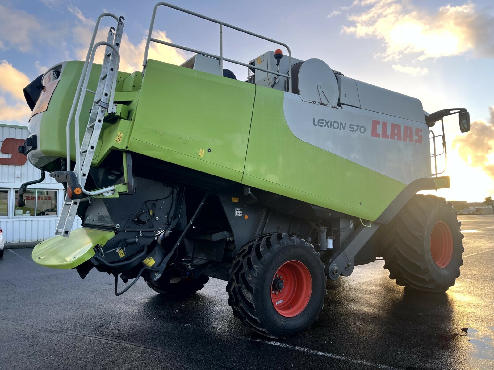 Mähdrescher типа CLAAS LEXION 570 CEREALIERES !2100HB, Gebrauchtmaschine в PONTIVY (Фотография 4)