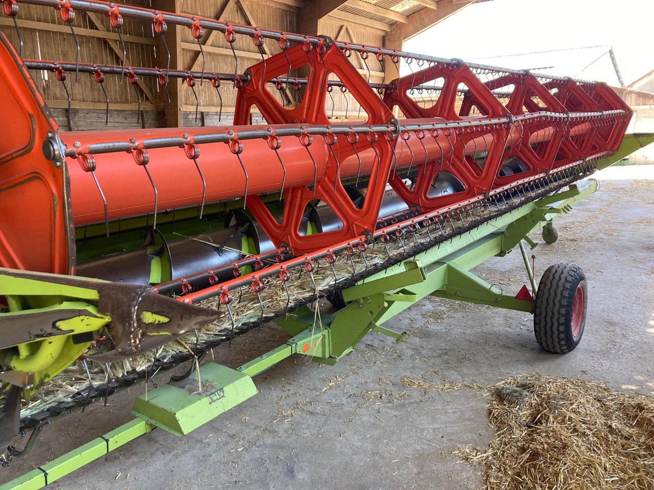Mähdrescher a típus CLAAS LEXION 570, Gebrauchtmaschine ekkor: VERT TOULON (Kép 8)