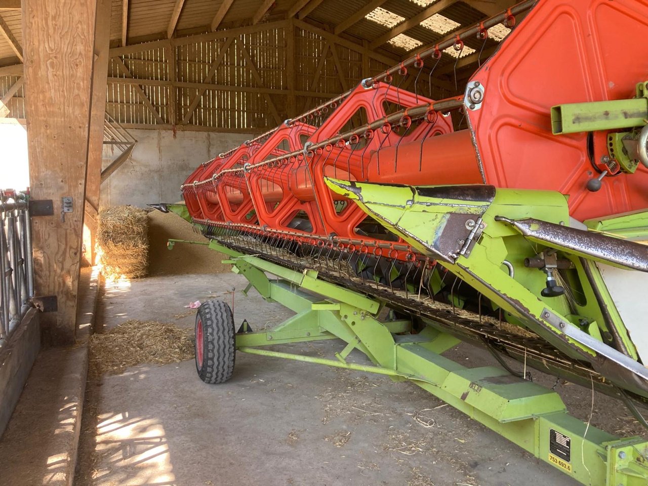 Mähdrescher a típus CLAAS LEXION 570, Gebrauchtmaschine ekkor: VERT TOULON (Kép 9)