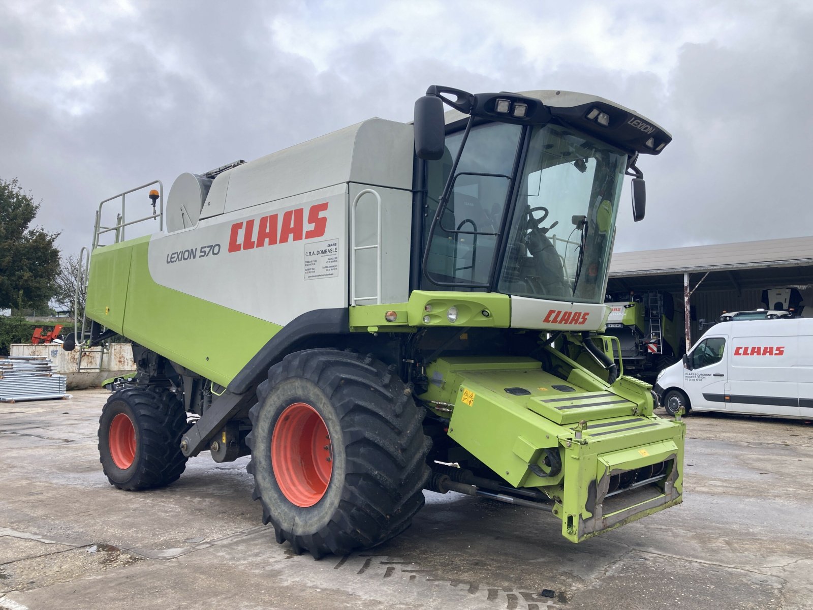 Mähdrescher of the type CLAAS LEXION 570, Gebrauchtmaschine in NOGENT (Picture 2)
