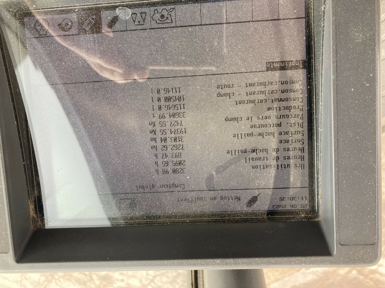 Mähdrescher of the type CLAAS LEXION 570, Gebrauchtmaschine in NOGENT (Picture 11)