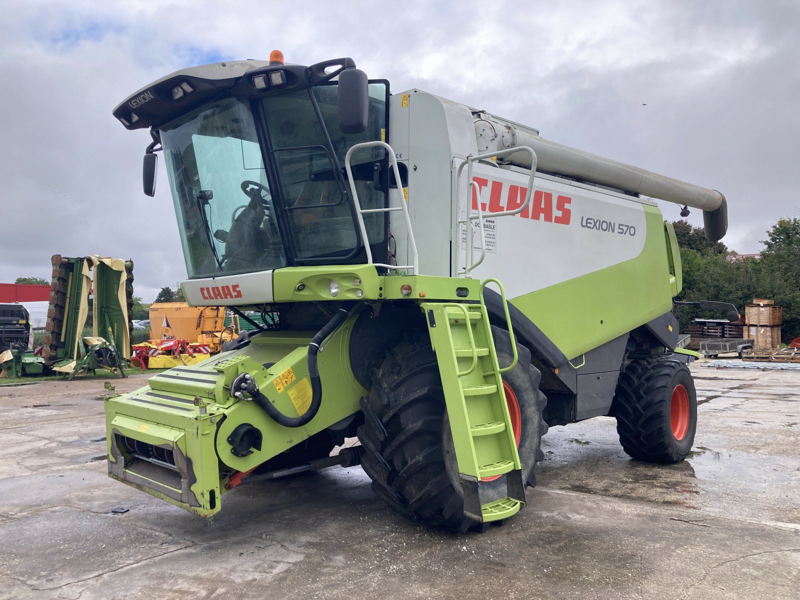 Mähdrescher of the type CLAAS LEXION 570, Gebrauchtmaschine in NOGENT (Picture 1)