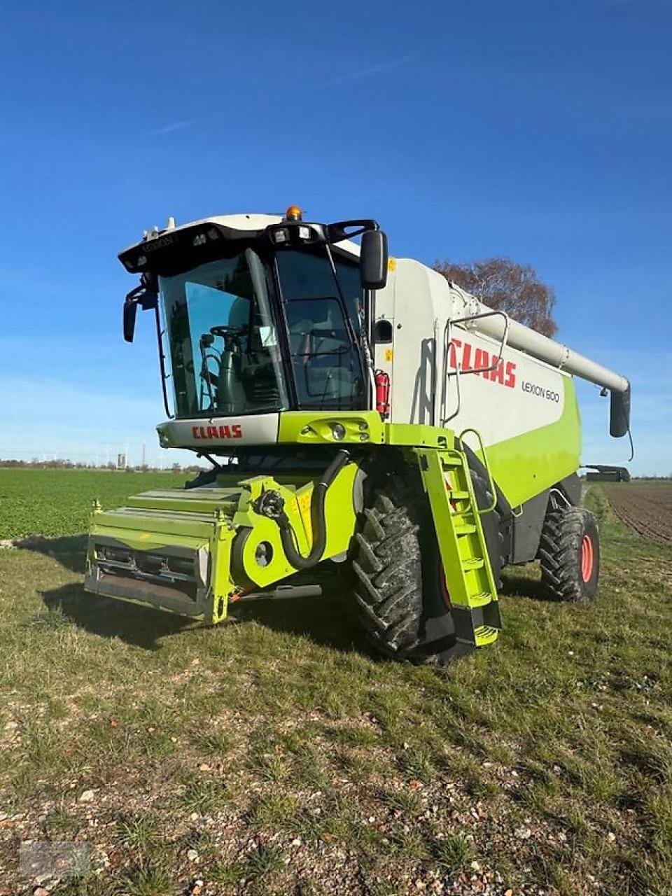 Mähdrescher tip CLAAS Lexion 600 + SW V900 + Anhänger, Gebrauchtmaschine in Pragsdorf (Poză 1)