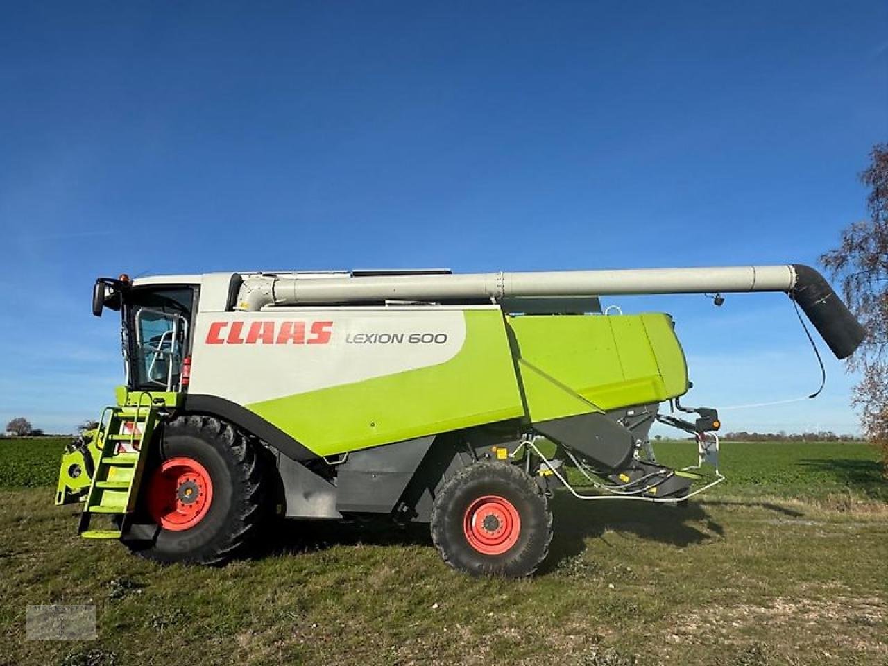 Mähdrescher tip CLAAS Lexion 600 + SW V900 + Anhänger, Gebrauchtmaschine in Pragsdorf (Poză 2)