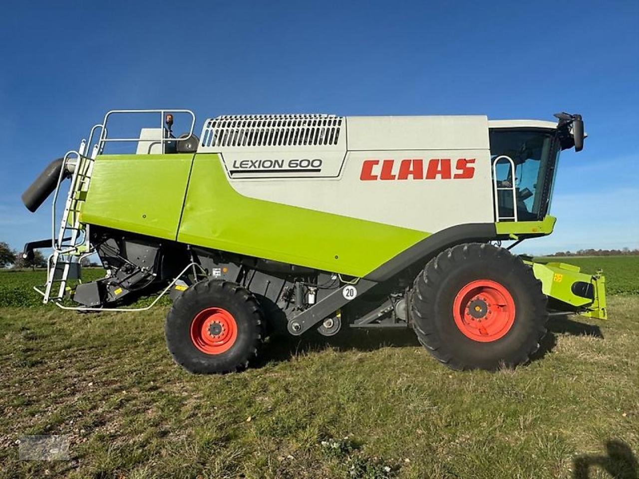 Mähdrescher tip CLAAS Lexion 600 + SW V900 + Anhänger, Gebrauchtmaschine in Pragsdorf (Poză 4)