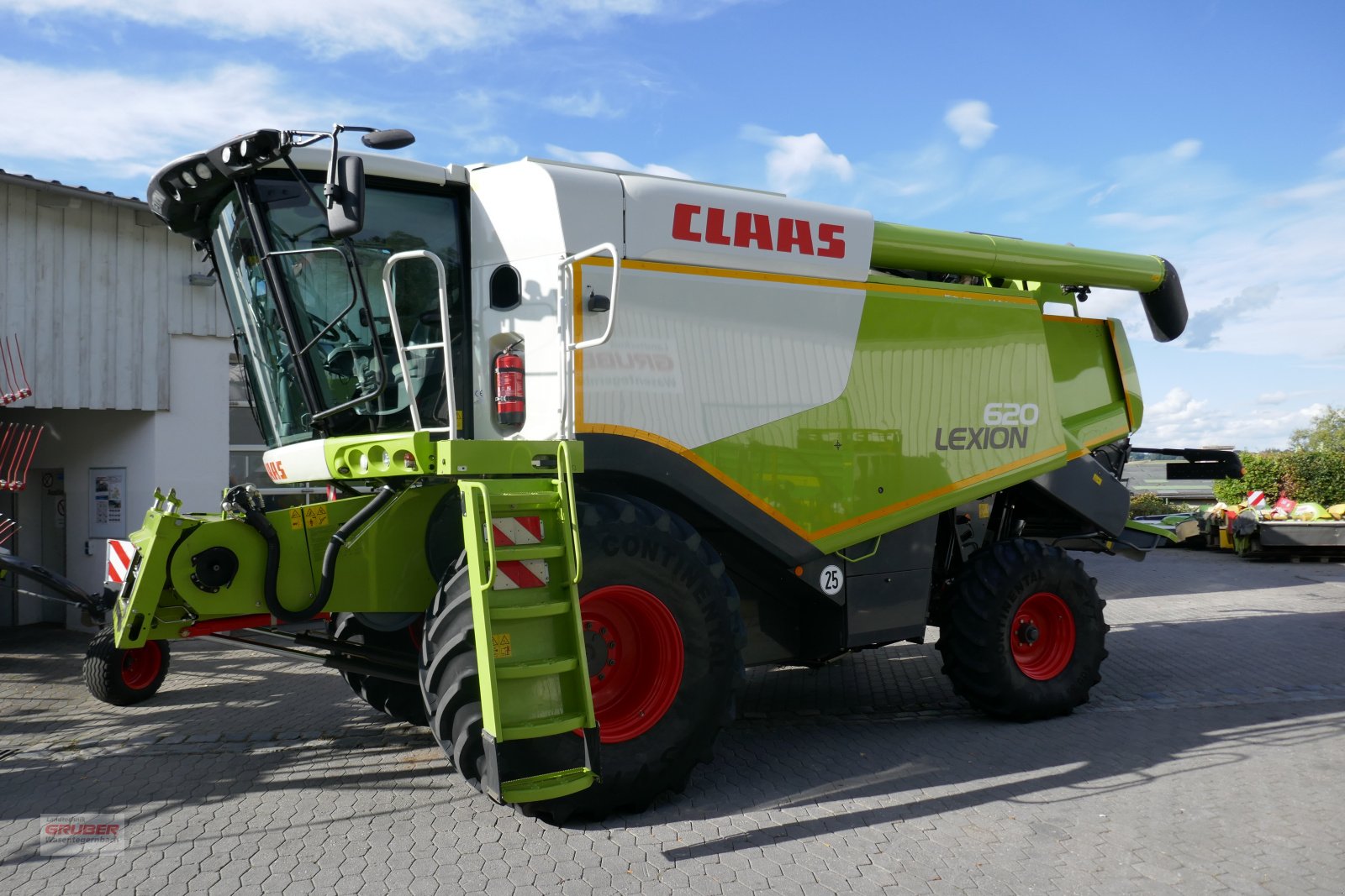 Mähdrescher des Typs CLAAS Lexion 620 inkl. SW V600 mit Rapsausrüstung, Gebrauchtmaschine in Dorfen (Bild 1)