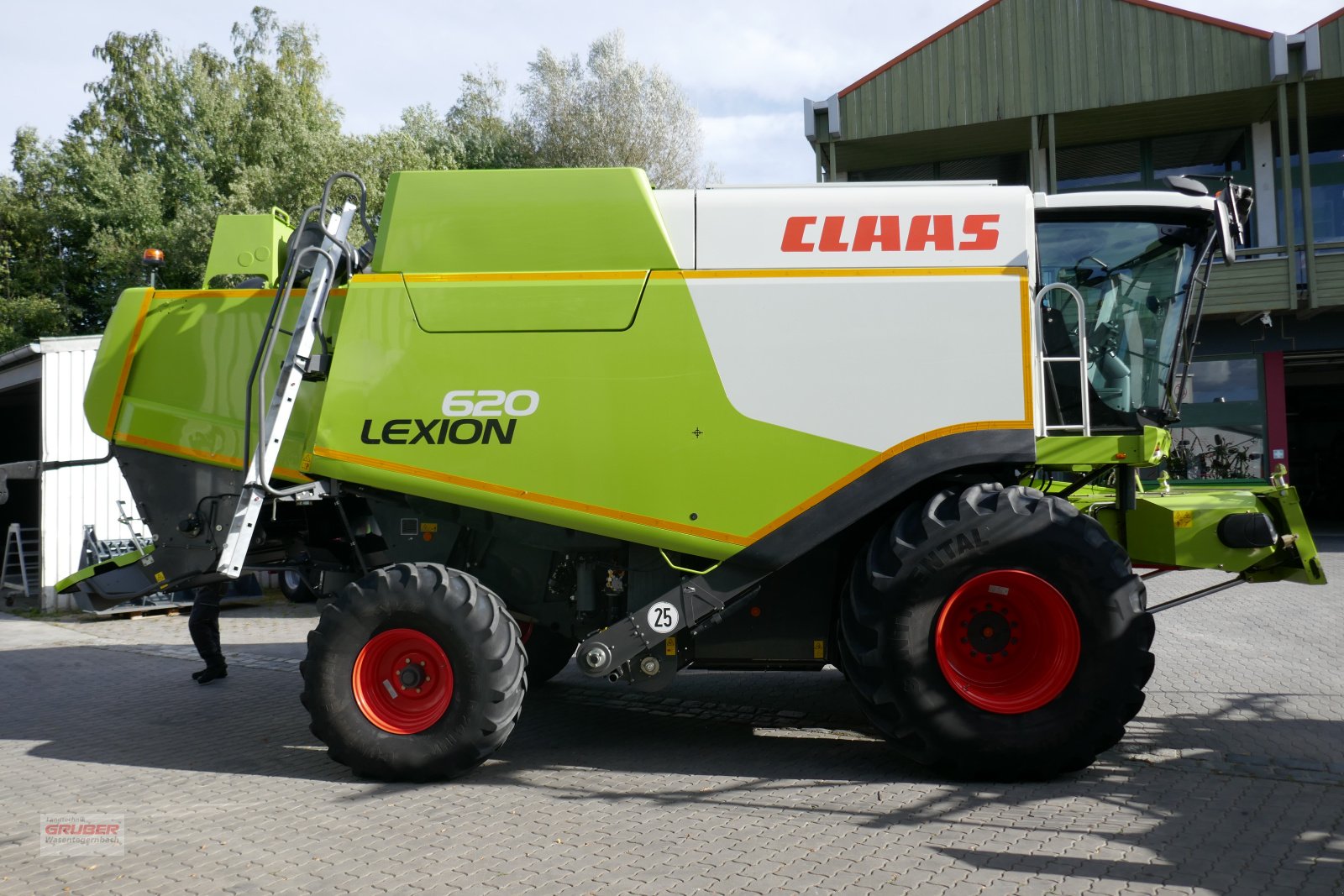 Mähdrescher des Typs CLAAS Lexion 620 inkl. SW V600 mit Rapsausrüstung, Gebrauchtmaschine in Dorfen (Bild 3)