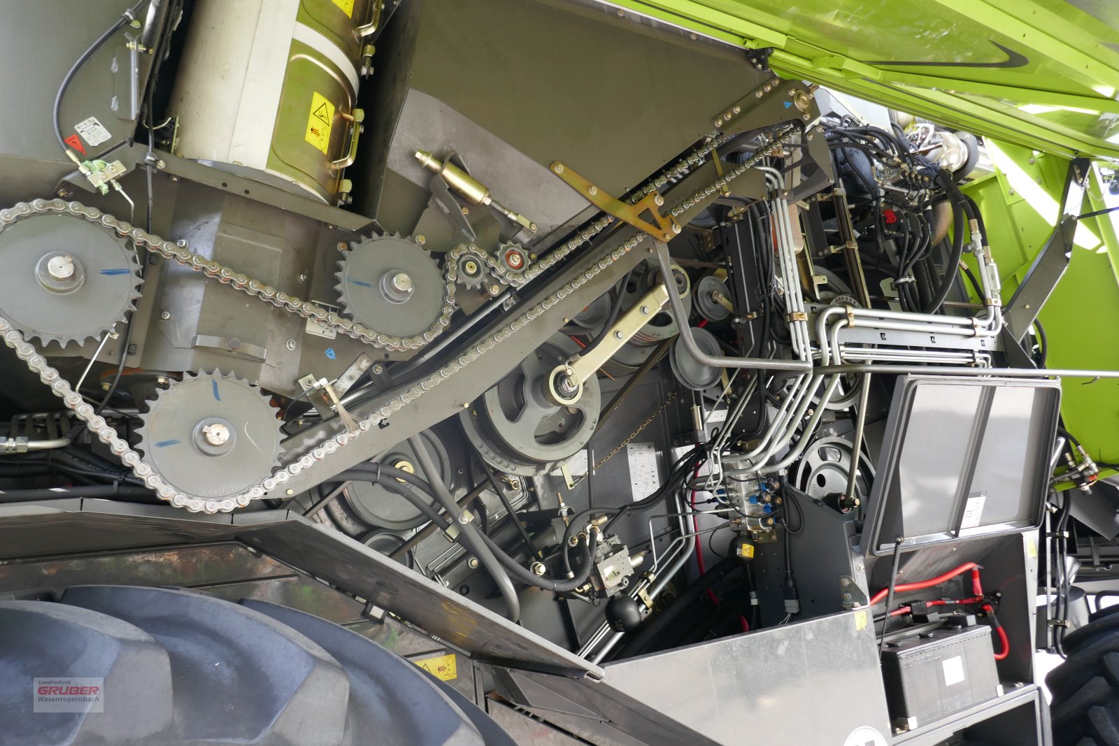 Mähdrescher des Typs CLAAS Lexion 620 inkl. SW V600 mit Rapsausrüstung, Gebrauchtmaschine in Dorfen (Bild 8)