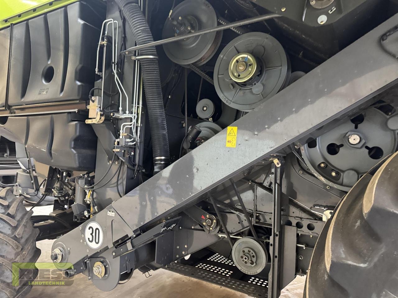 Mähdrescher des Typs CLAAS LEXION 630 MONTANA T4, Gebrauchtmaschine in Homberg/Ohm - Maulbach (Bild 8)