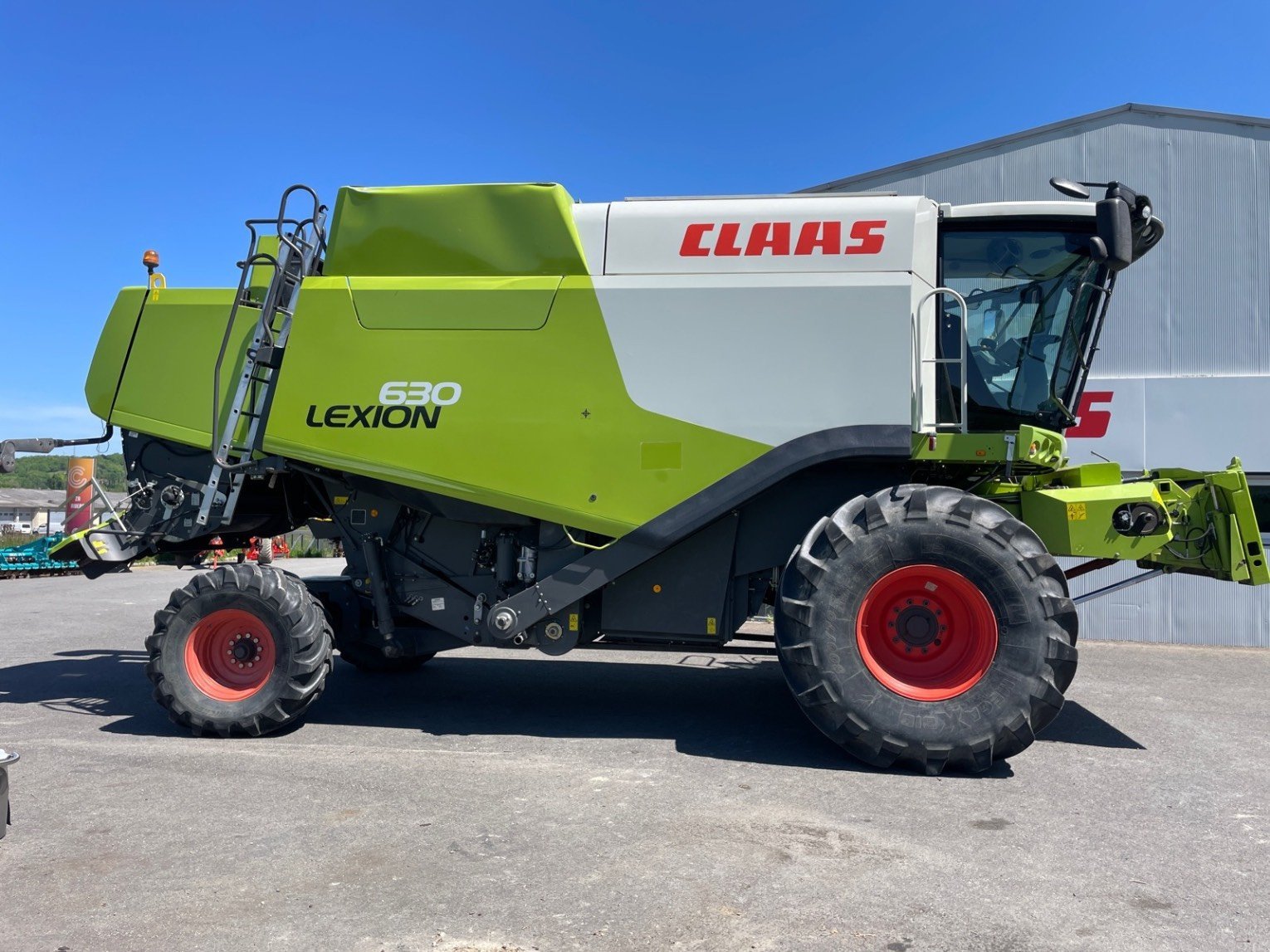 Mähdrescher des Typs CLAAS LEXION 630 MONTANA, Gebrauchtmaschine in SAINT GAUDENS (Bild 8)