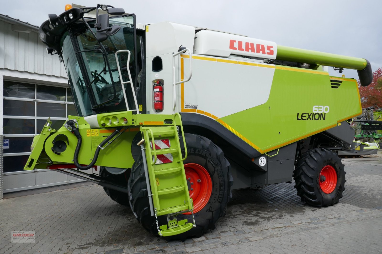Mähdrescher of the type CLAAS Lexion 630, Gebrauchtmaschine in Dorfen (Picture 1)