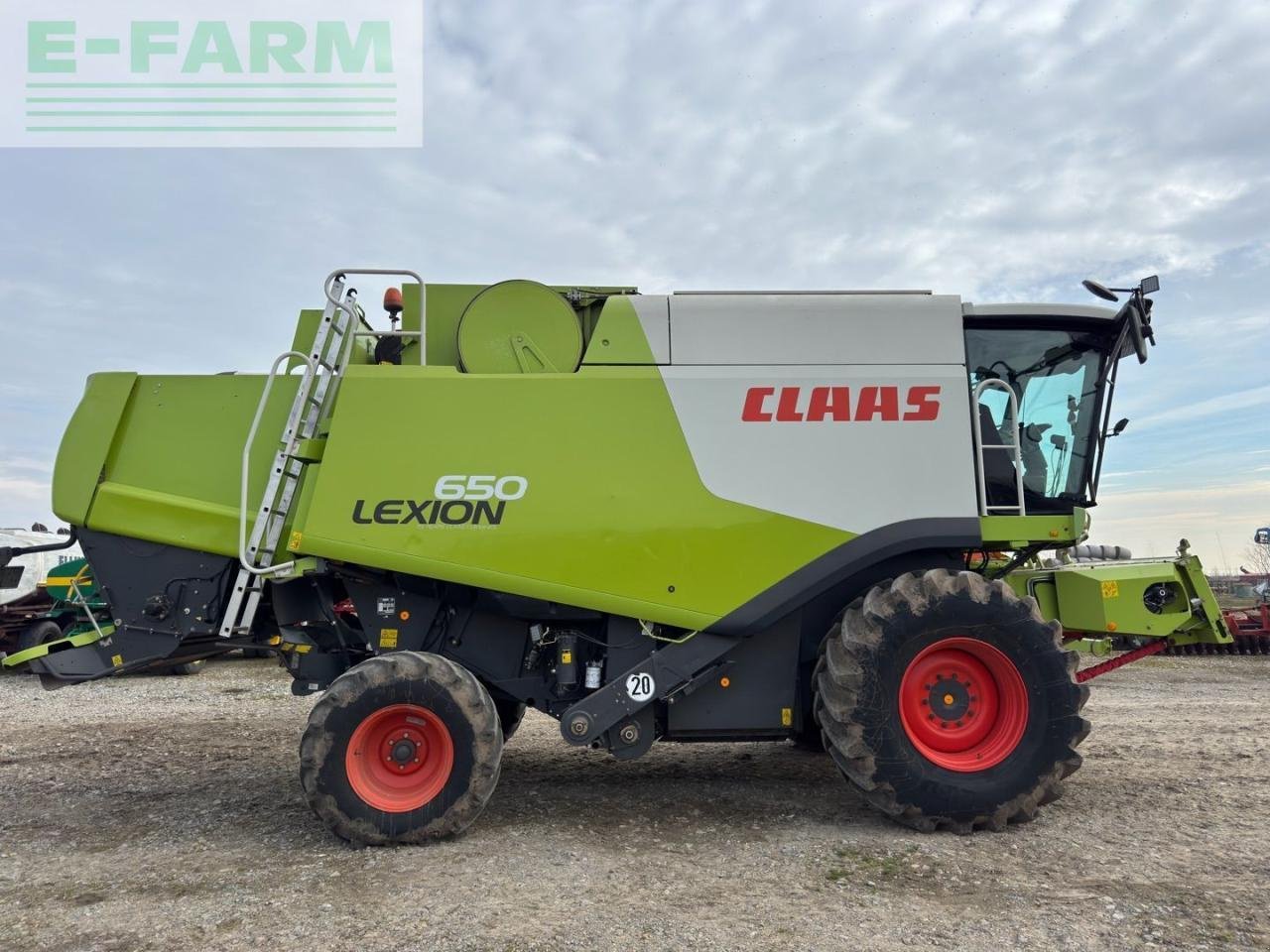 Mähdrescher of the type CLAAS Lexion 650, Gebrauchtmaschine in NOVI KARLOVCI (Picture 4)