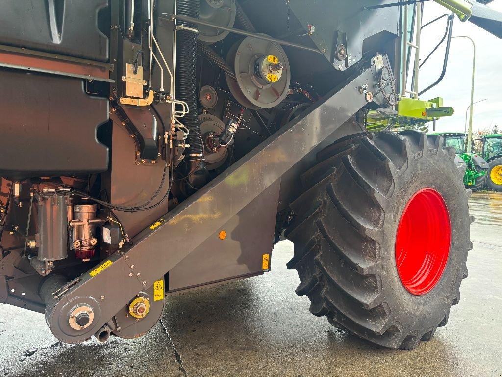 Mähdrescher van het type CLAAS Lexion 650, Gebrauchtmaschine in Baillonville (Foto 8)