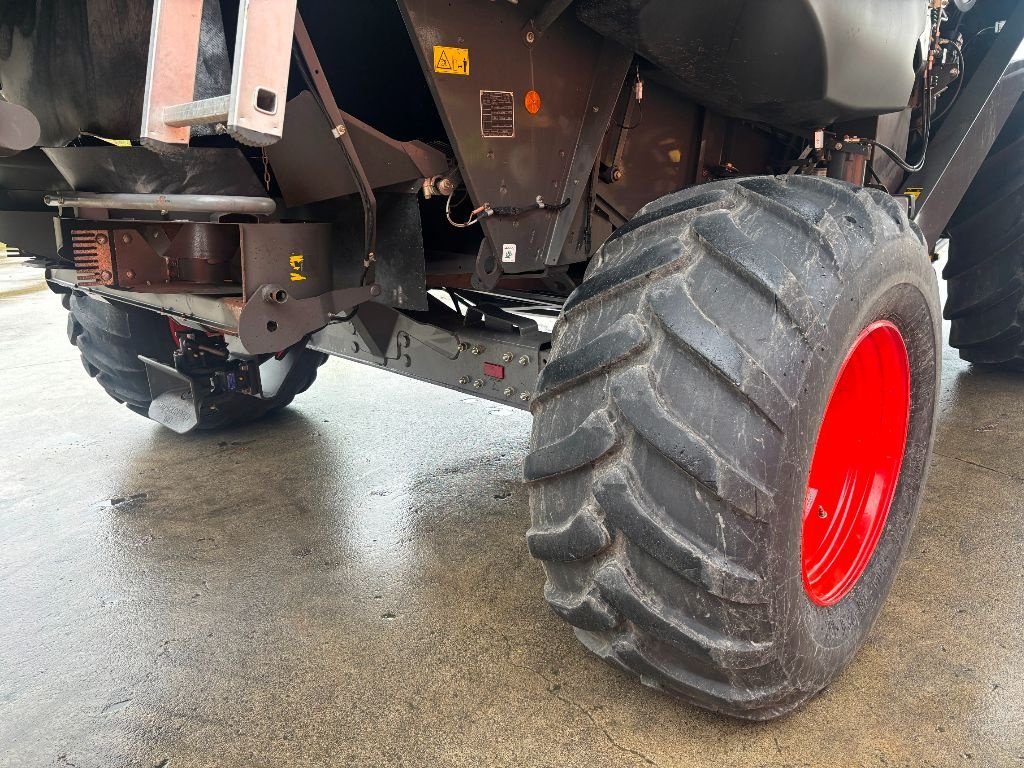 Mähdrescher van het type CLAAS Lexion 650, Gebrauchtmaschine in Baillonville (Foto 9)