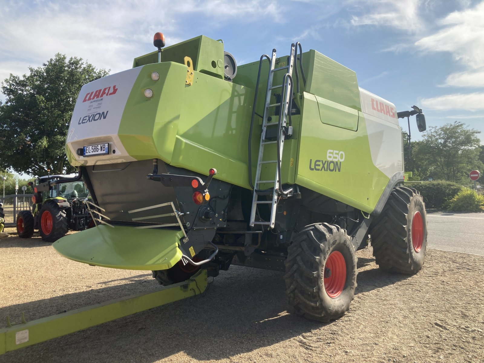 Mähdrescher du type CLAAS LEXION 650, Gebrauchtmaschine en ST CLEMENT DE LA PLACE (Photo 6)