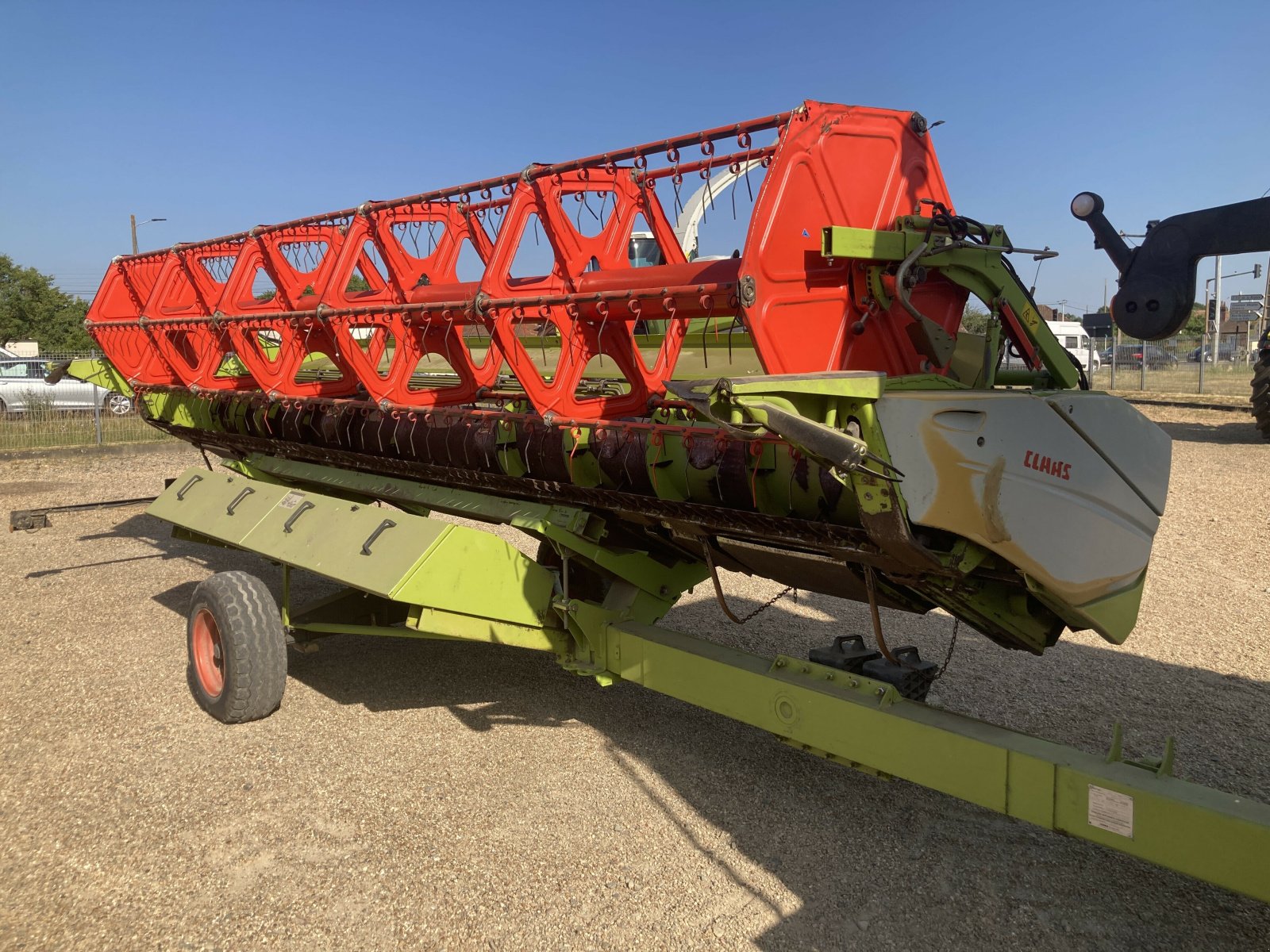 Mähdrescher du type CLAAS LEXION 650, Gebrauchtmaschine en ST CLEMENT DE LA PLACE (Photo 4)