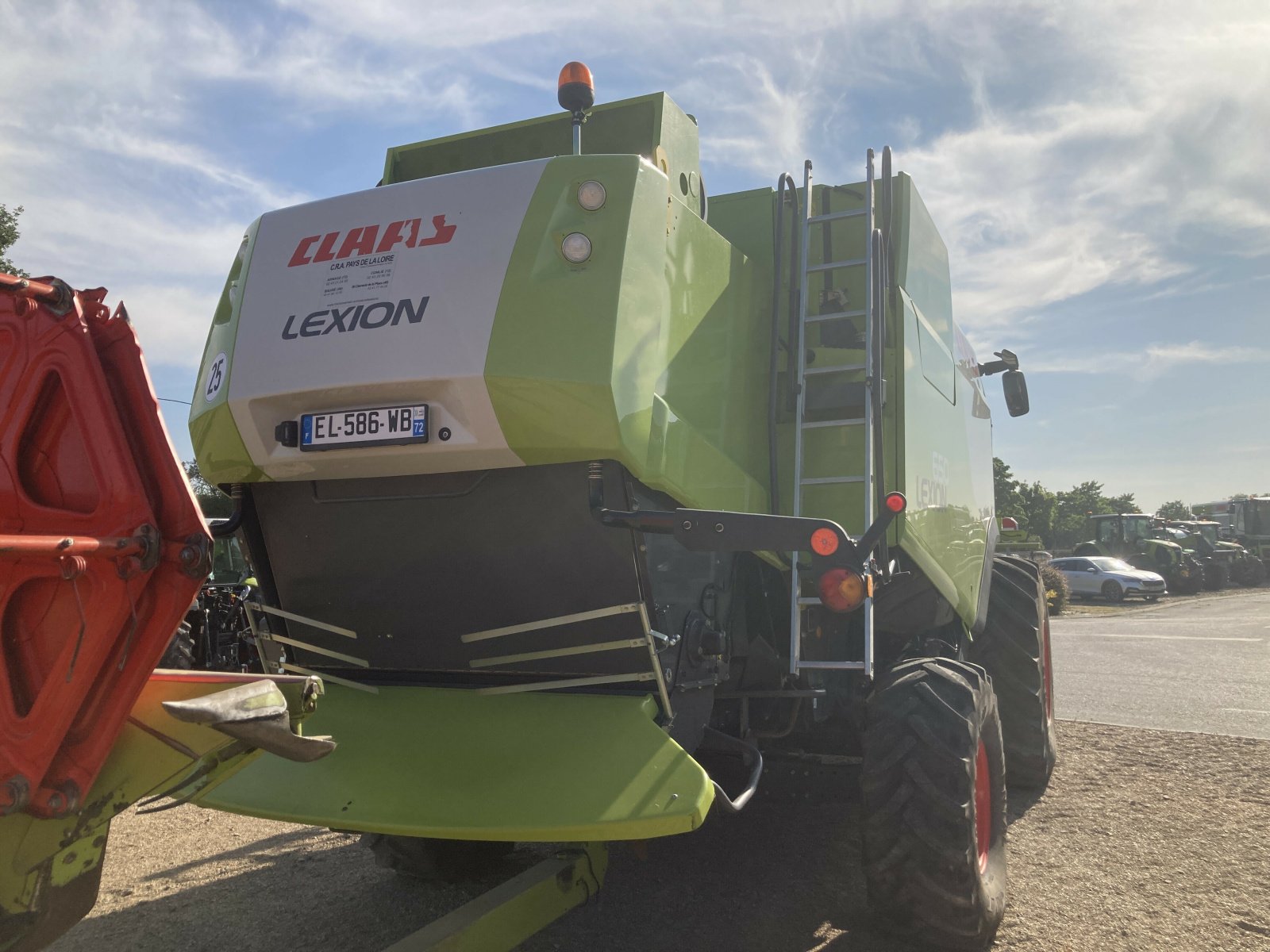 Mähdrescher du type CLAAS LEXION 650, Gebrauchtmaschine en ST CLEMENT DE LA PLACE (Photo 5)