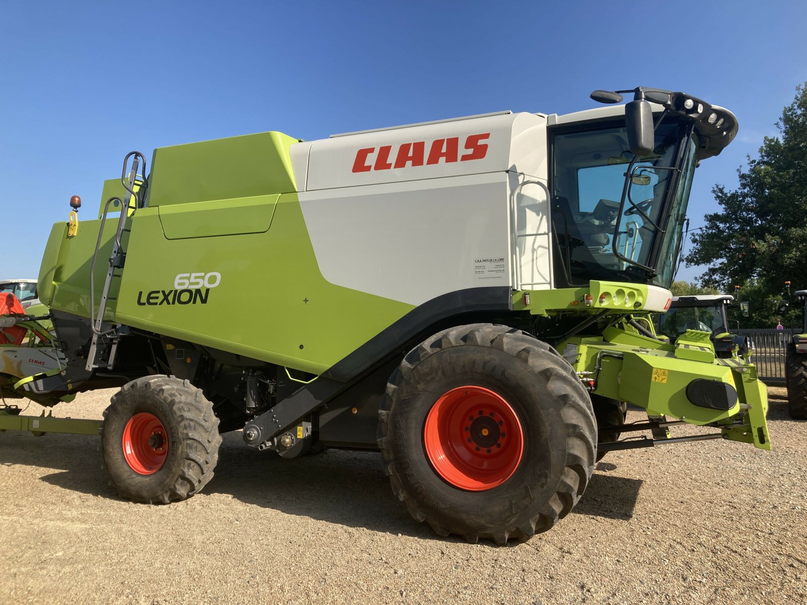 Mähdrescher du type CLAAS LEXION 650, Gebrauchtmaschine en ST CLEMENT DE LA PLACE (Photo 7)