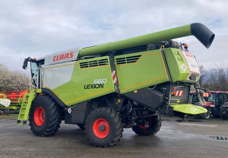 Mähdrescher des Typs CLAAS LEXION 660, Gebrauchtmaschine in Hockenheim (Bild 3)