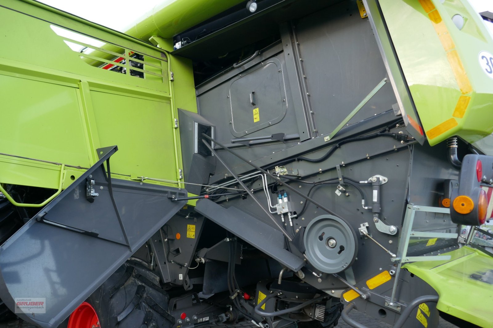 Mähdrescher a típus CLAAS Lexion 660, Gebrauchtmaschine ekkor: Dorfen (Kép 18)