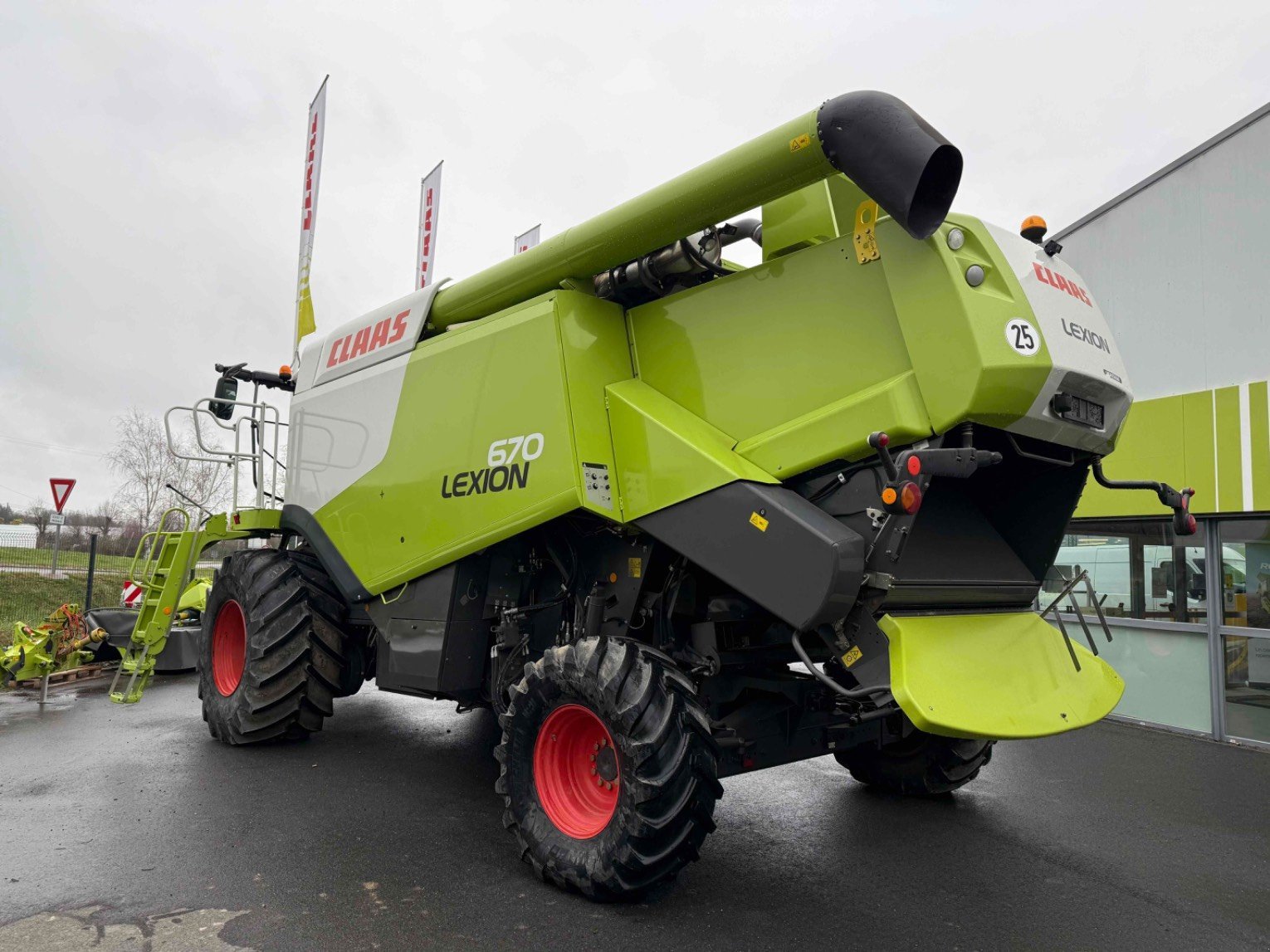 Mähdrescher типа CLAAS LEXION 670 MONTANA -, Gebrauchtmaschine в L'Isle-en-Dodon (Фотография 10)
