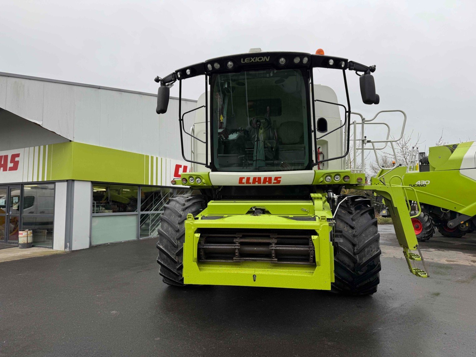 Mähdrescher des Typs CLAAS LEXION 670 MONTANA -, Gebrauchtmaschine in L'Isle-en-Dodon (Bild 2)