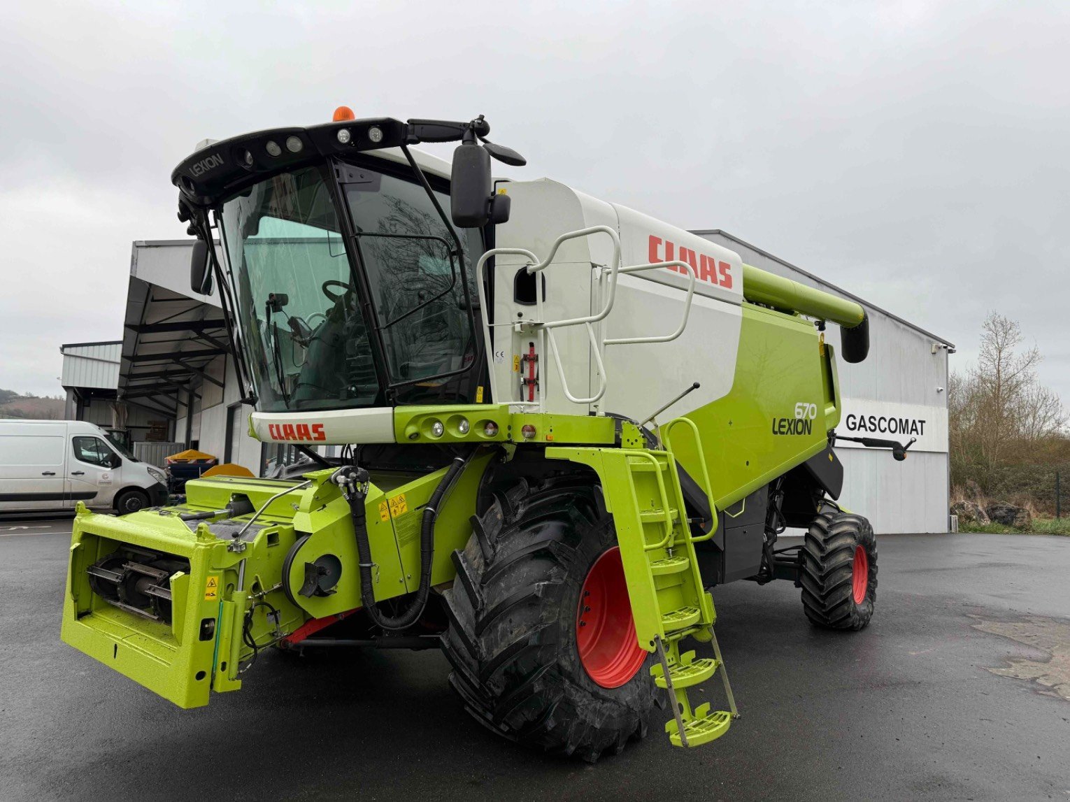 Mähdrescher des Typs CLAAS LEXION 670 MONTANA -, Gebrauchtmaschine in L'Isle-en-Dodon (Bild 1)