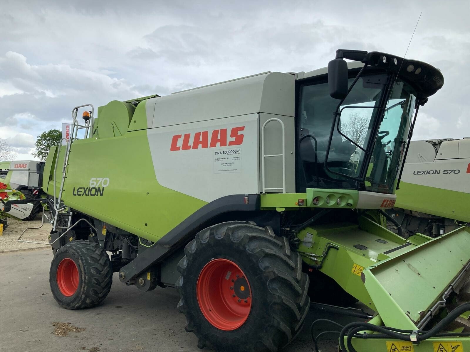 Mähdrescher typu CLAAS LEXION 670 TRADITION, Gebrauchtmaschine v LAIGNES (Obrázek 2)